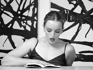 Erotic Reading With Supah Sexy Blonde Charlie Forde!